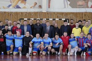 2 марта для многих любителей футбола в Ковылкино начался с баталий десятка команд по мини-футболу на призы братьев Куняшевых.
