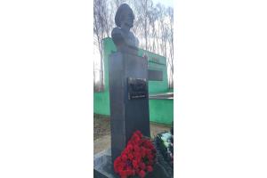 В селе Курнино отрыли памятник воину-афганцу гвардии младшему сержанту Сергею Чеколаеву.