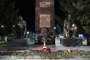 22 июня 2023 года в День памяти и скорби сотни ковылкинцев пришли к военному мемориалу, чтобы возложить красные гвоздики к памятнику воинам-землякам, погибшим на фронтах Великой Отечественной
